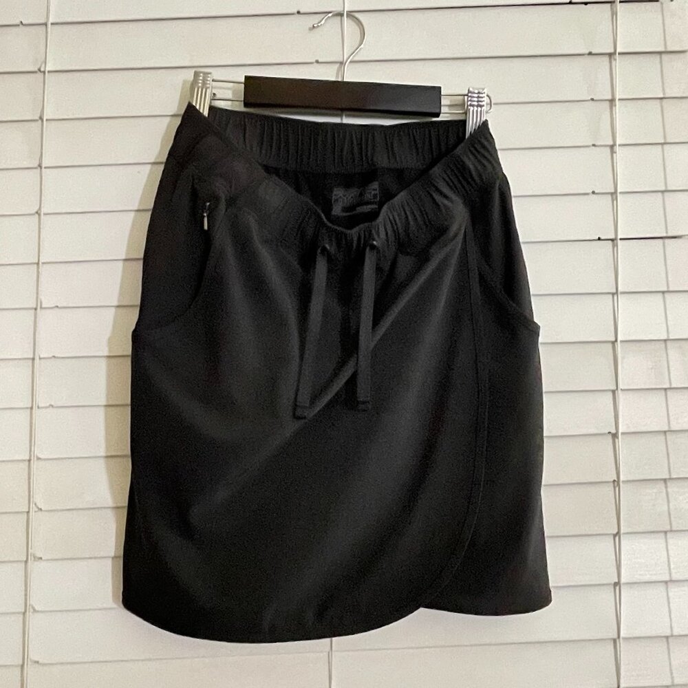 Patagonia women's black Skort - size XS